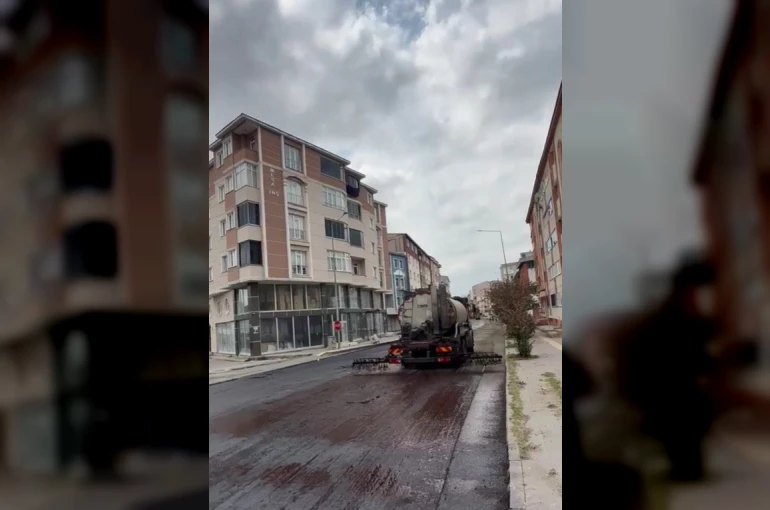 Karayolları 18. Bölge Müdürlüğü Kars’ta şehir içi yolları sıcak asfaltla yeniliyor