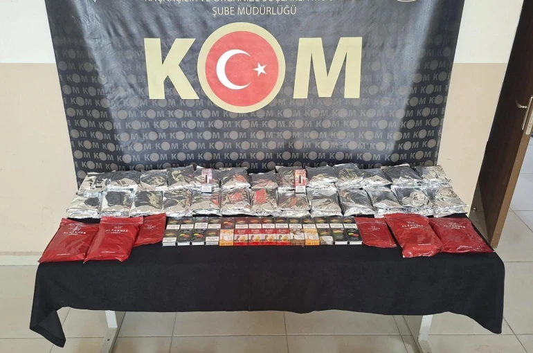 Kargo paketinden 61 kilo kaçak nargile tütünü çıktı