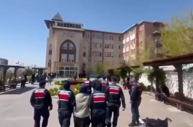 Karısını tabanca ile öldüren koca tutuklandı 