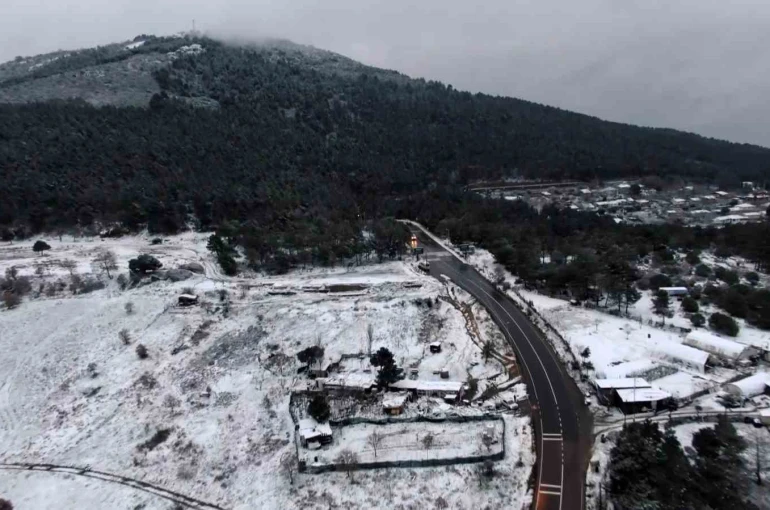 Karla kaplanan Aydos havadan görüntülendi