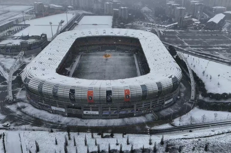 Karla kaplanan Başakşehir havadan görüntülendi 