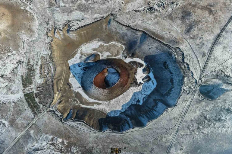 Karla kaplanan Meke Gölü ortaya çıkan manzarasıyla hayran bıraktı 