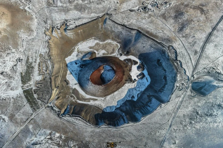 Karla kaplanan Meke Gölü ortaya çıkan manzarasıyla hayran bıraktı