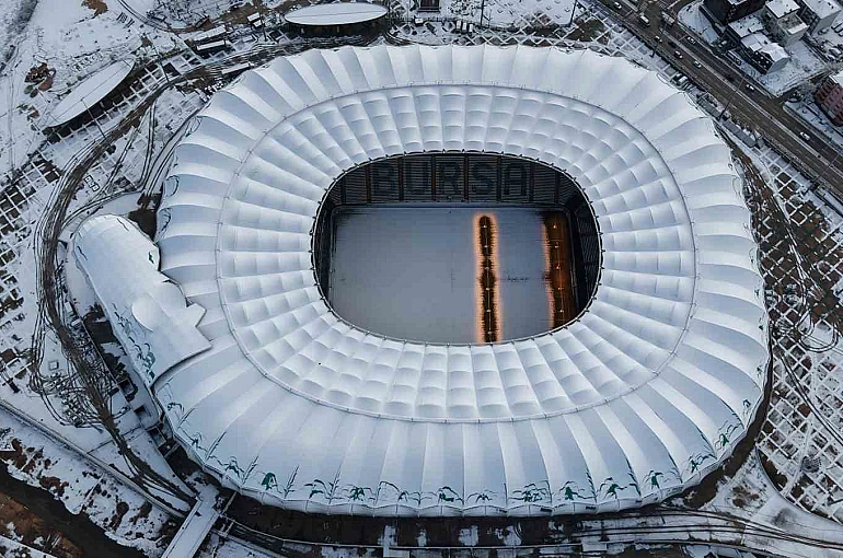 Karla kaplı Timsah Arena Stadyumu böyle görüntülendi 