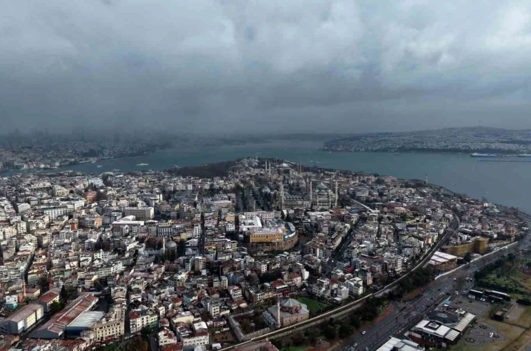 Karlı havanın etkili olduğu Tarihi Yarımada havadan görüntülendi 