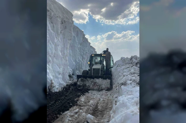 Karlı yollar göçerler için açılıyor 