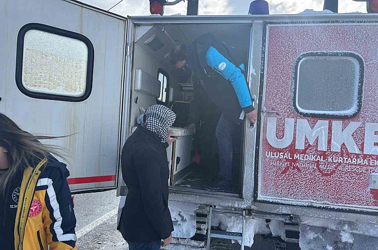 Karlıova’da zorlu kış şartlarında UMKE’den hayat kurtaran müdahale 