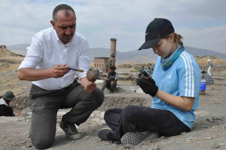 Kars Ani Ören Yeri’nde 7 bölgede kazı çalışması yapılıyor 
