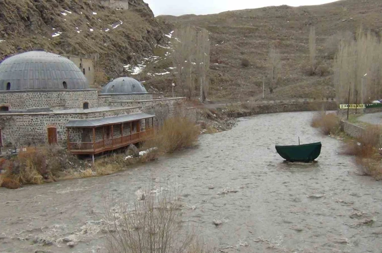 Kars Çayı’nın debisi yükseldi