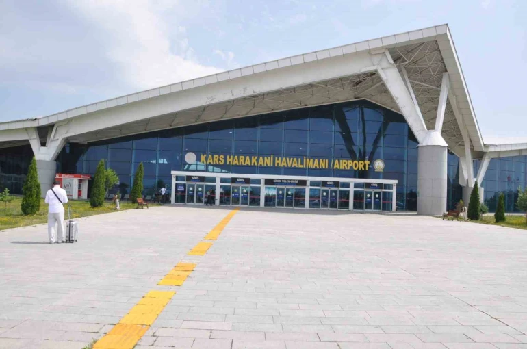 Kars Harakani Havalimanı’nda yolcu trafiği artıyor: İlk 6 Ayda 307 bin 797 yolcuya hizmet verildi