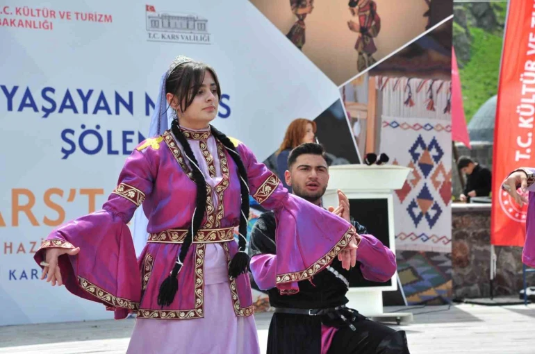 Kars Yaşayan Miras Şöleni renkli görüntülerle başladı 