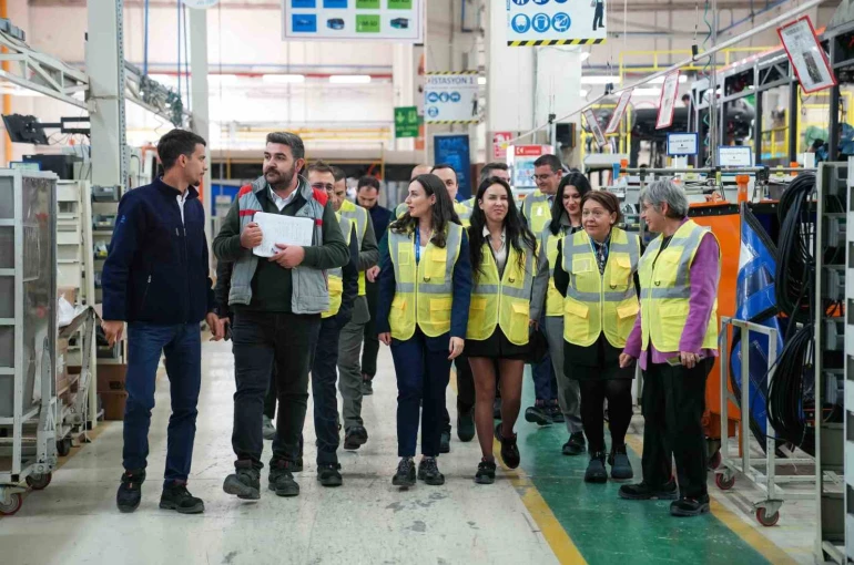 Karsan’dan meslek liselerindeki kız öğrencileri iş hayatına hazırlayacak hamle 