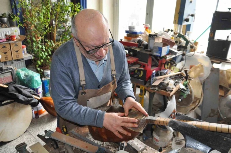 Kars’ta 73 yaşındaki usta, kaybolan "tar" geleneği için çırak arıyor 