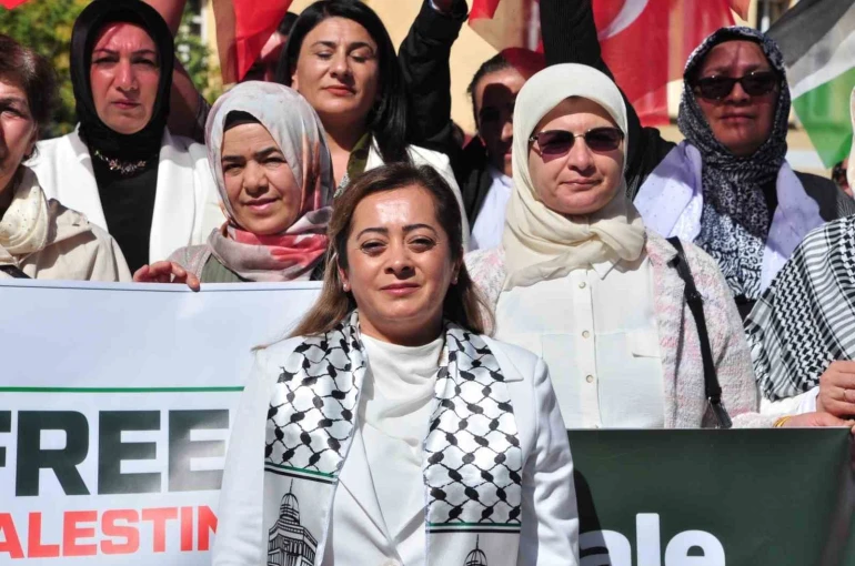 Kars’ta AK Parti Kadın Kolları’ndan "Gazze için sessiz çığlık" 