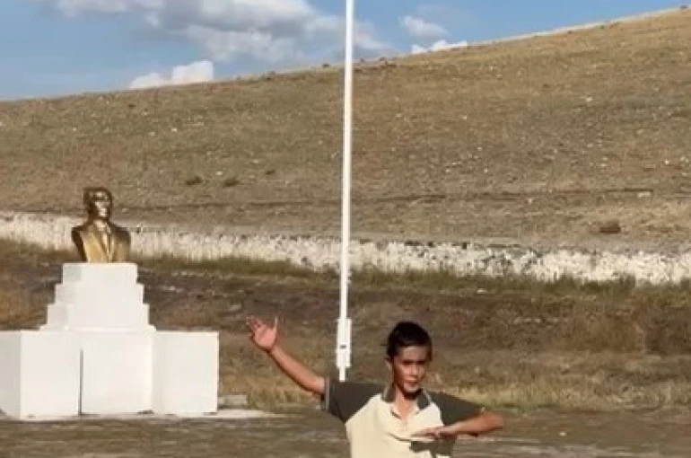 Kars’ta bir öğrencinin Kafkas dansı sosyal medyada tıklanma rekorları kırdı 