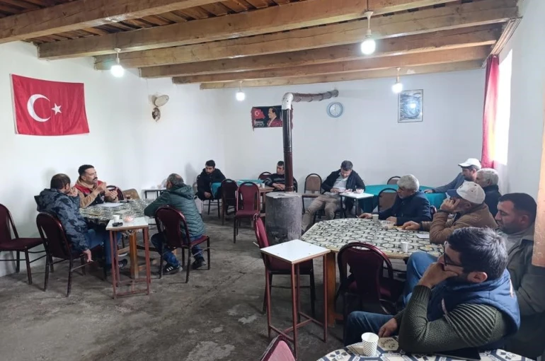 Kars’ta buzağı kayıplarının önüne geçmek için üreticilere eğitim veriliyor 