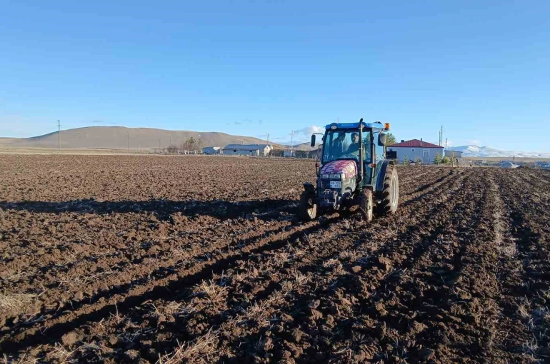 Kars’ta ekin sezonu başladı: Çiftçiler tarlaya indi