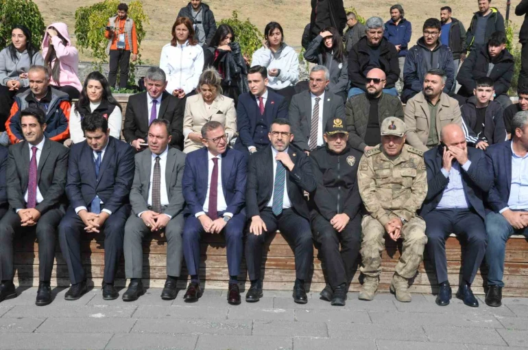 Kars’ta festival renkli görüntülere sahne oldu