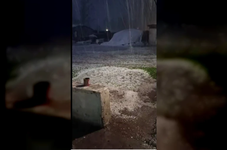 Kars’ta gece yarısı dolu kabusu: Vatandaşlar panikle kameraya sarıldı
