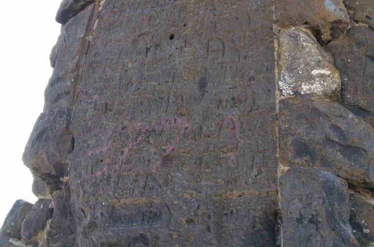 Kars’ta gizemli tepe: Sırlarla dolu yapı merak uyandırıyor 