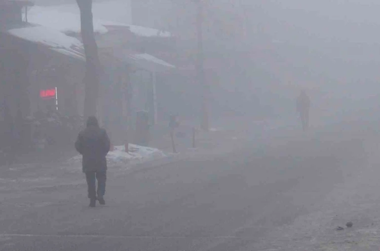Kars’ta göz gözü görmüyor: Kent siste kayboldu 