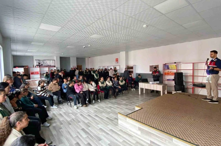 Kars’ta Jandarmadan Siber Kalkan: 108 öğrenciye eğitim! 