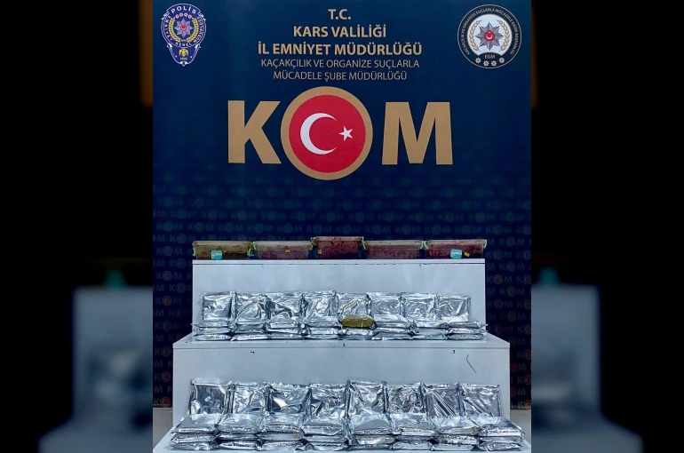 Kars’ta kaçakçılık operasyonu: Binlerce makaron ve kilolarca tütün ele geçirildi 