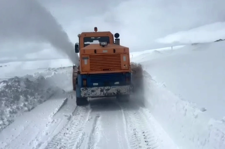 Kars’ta kar ve tipi: Kapalı köy yollar için çalışma başlatıldı 