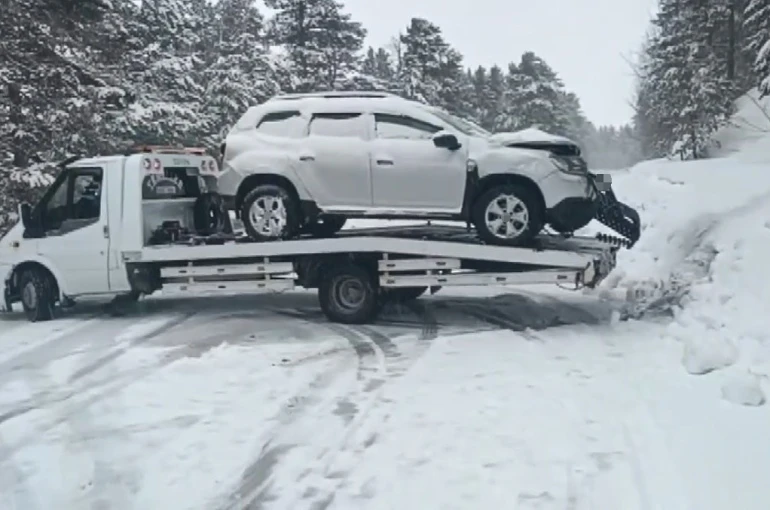 Kars’ta kar yağışı kazaya neden oldu: Kazda 1 kişi yaralandı 