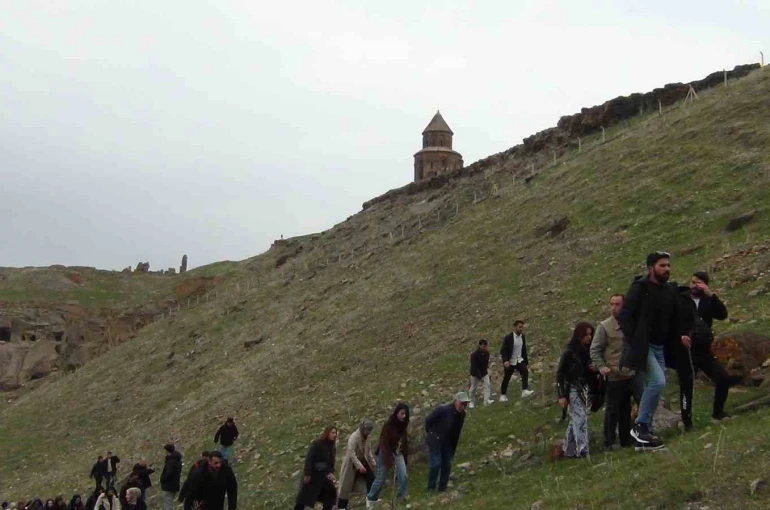 Kars’ta kırk kapılı şehir Ani’ye yoğun ilgi: 4 ayda 50 bin ziyaretçi 