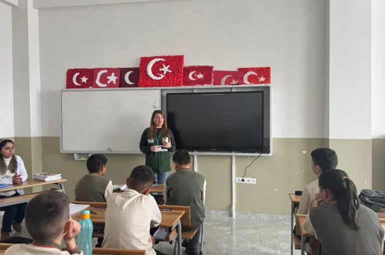 Kars’ta öğrencilere sağlıklı yaşam bilinci: Yeşilay’dan anlamlı eğitim 