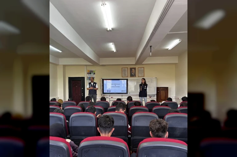 Kars’ta öğrencilere siber güvenlik eğitimi: 100 öğrenci bilinçlendirildi 