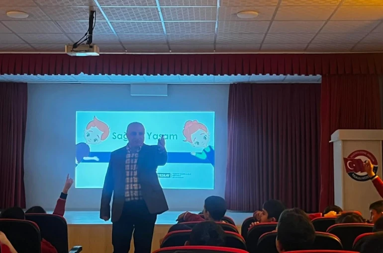 Kars’ta öğrencilere "Teknoloji Bağımlılığı ve Sağlıklı Yaşam" semineri 