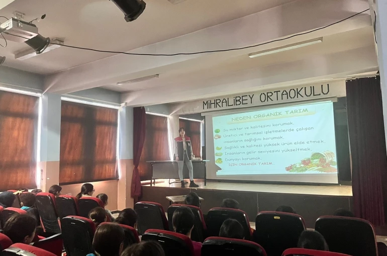 Kars’ta ortaokul öğrencilerine organik tarım eğitimi verildi 