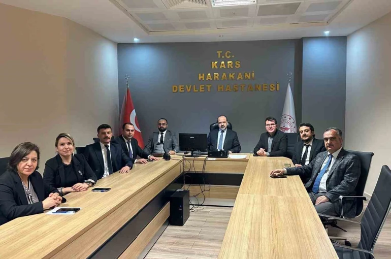 Kars’ta sağlık hizmetleri değerlendirildi: 2026 hedefleri masaya yatırıldı 