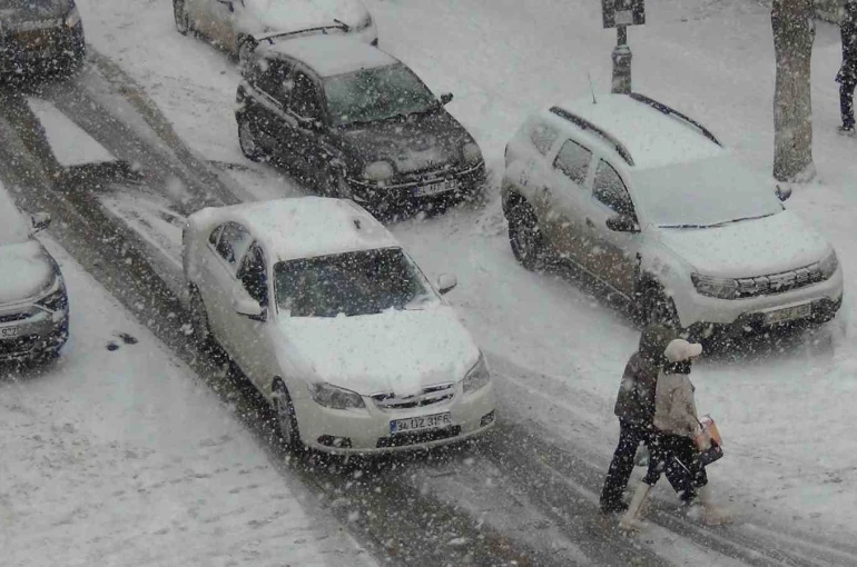 Kars’ta son 15 yılın en yoğun kışı yaşanıyor