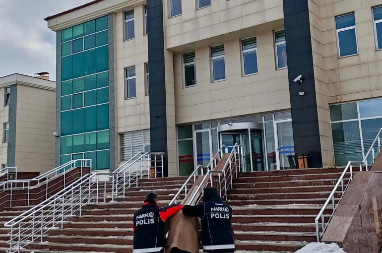 Kars’ta uyuşturucu operasyonu: 6 kilo bonzai üretimi engellendi 