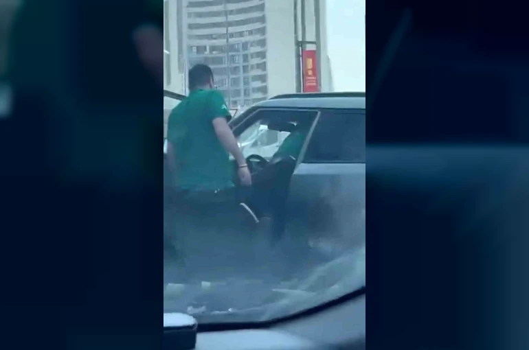 Kartal’da trafik kazası sonrası çıkan kavga kamerada 