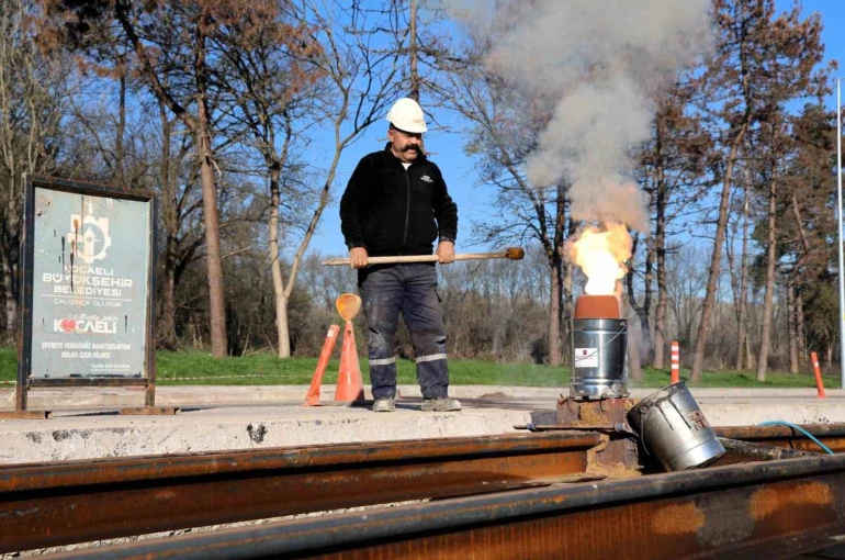 Kartepe Tramvay Hattı’nda raylar kaynak ile birleşiyor 