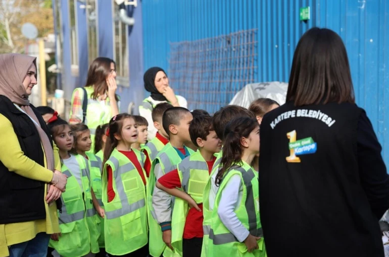 Kartepe’de öğrencilere geri dönüşüm bilinci aşılanıyor 