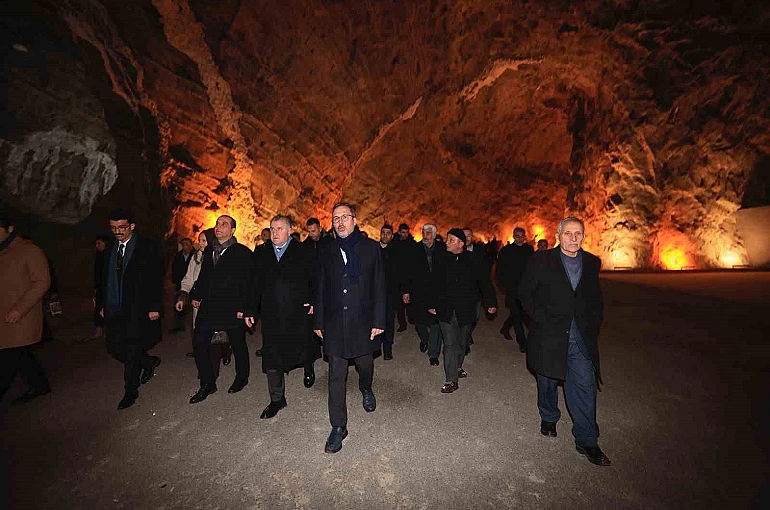 Kasapoğlu’ndan Tuzluca Tuz Mağaraları’na övgü: "Mutlaka gidin görün" 