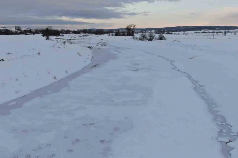 Kastamonu buz kesti: Dereler, barajlar ve göletler dondu 