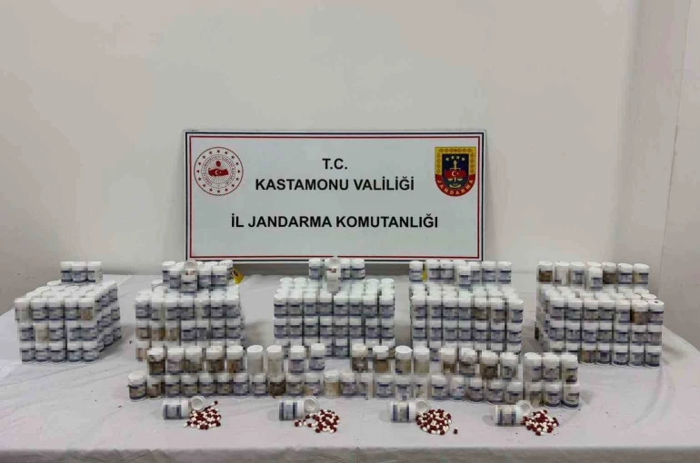 Kastamonu merkezli 3 ilde zehir tacirlerine operasyon: 16 tutuklama 
