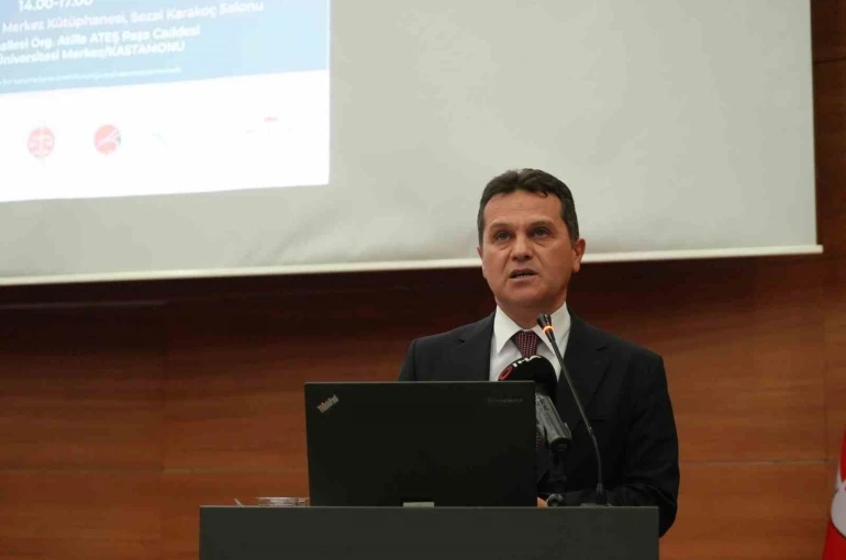 Kastamonu Üniversitesi Rektörü Prof. Dr. Topal: "Savaş ve çatışmaların belirli kurallara bağlanması hem dini hem hukuki hem de ahlaki bir yükümlülüktür" 