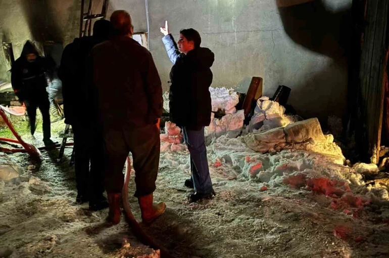 Kastamonu’da alevlere teslim olan ev kullanılamaz hale geldi 