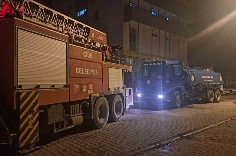 Kastamonu’da çıkan çatı yangını itfaiye tarafından söndürüldü