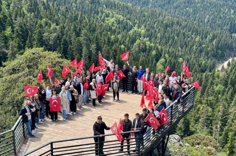 Kastamonu’da gençlik yürüyüşü: Doğanın tadını çıkardılar 