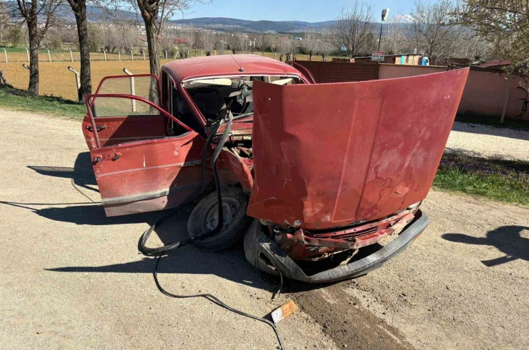 Kastamonu’da iki otomobil çarpıştı: 3 yaralı 