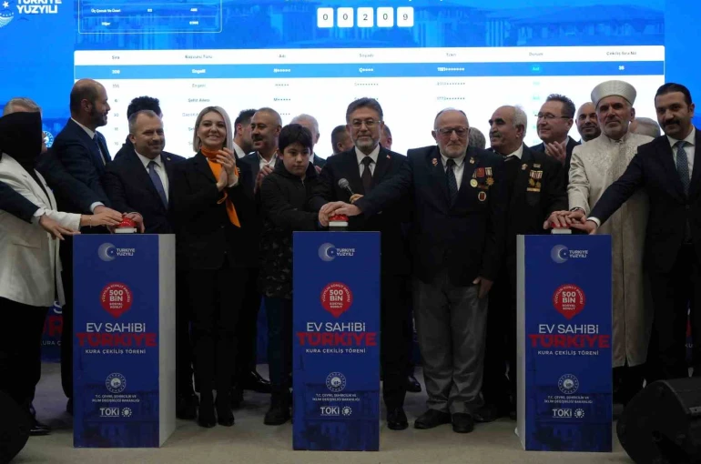 Kastamonu’da inşa edilecek 2 bin 380 konutun kuraları çekildi 