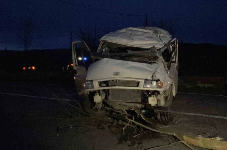 Kastamonu’da minibüs ile hafif ticari araç çarpıştı: 7 yaralı 